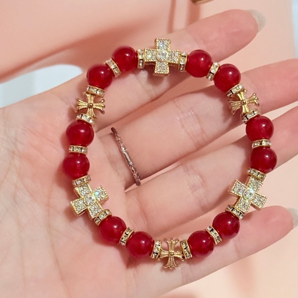 💫 Elegant Red and Gold Beaded Bracelet - Picture 4 of 9